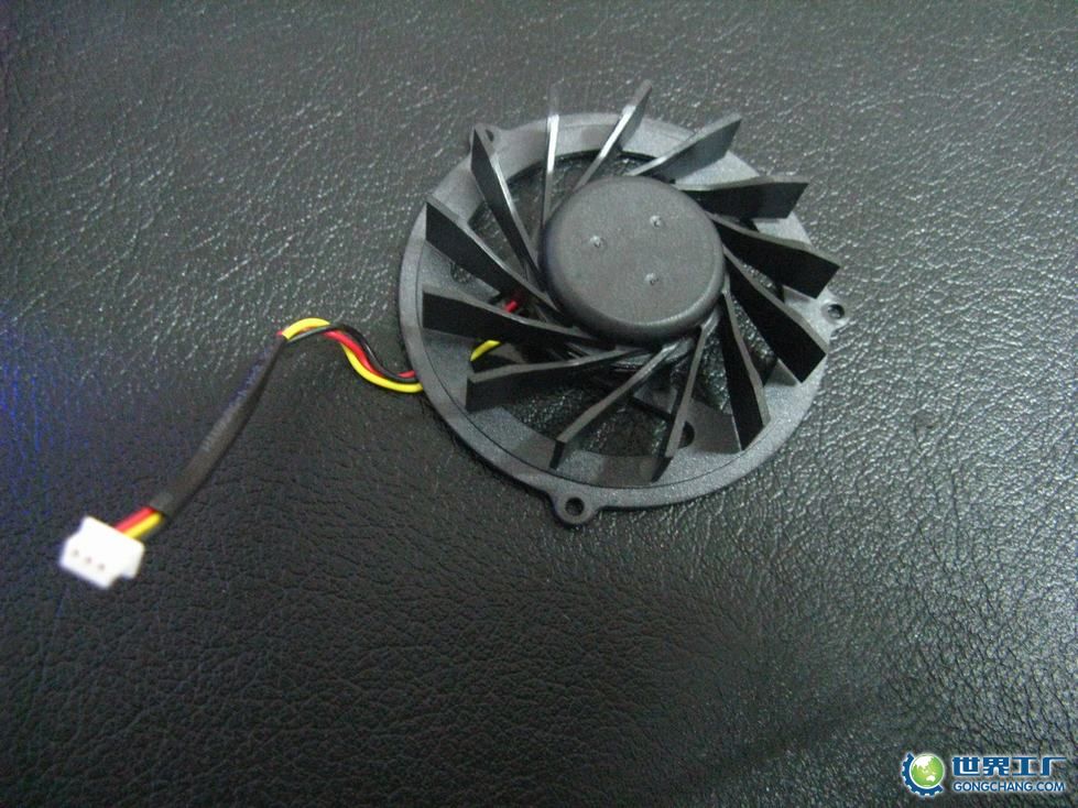 电脑主机后风扇怎么拆
