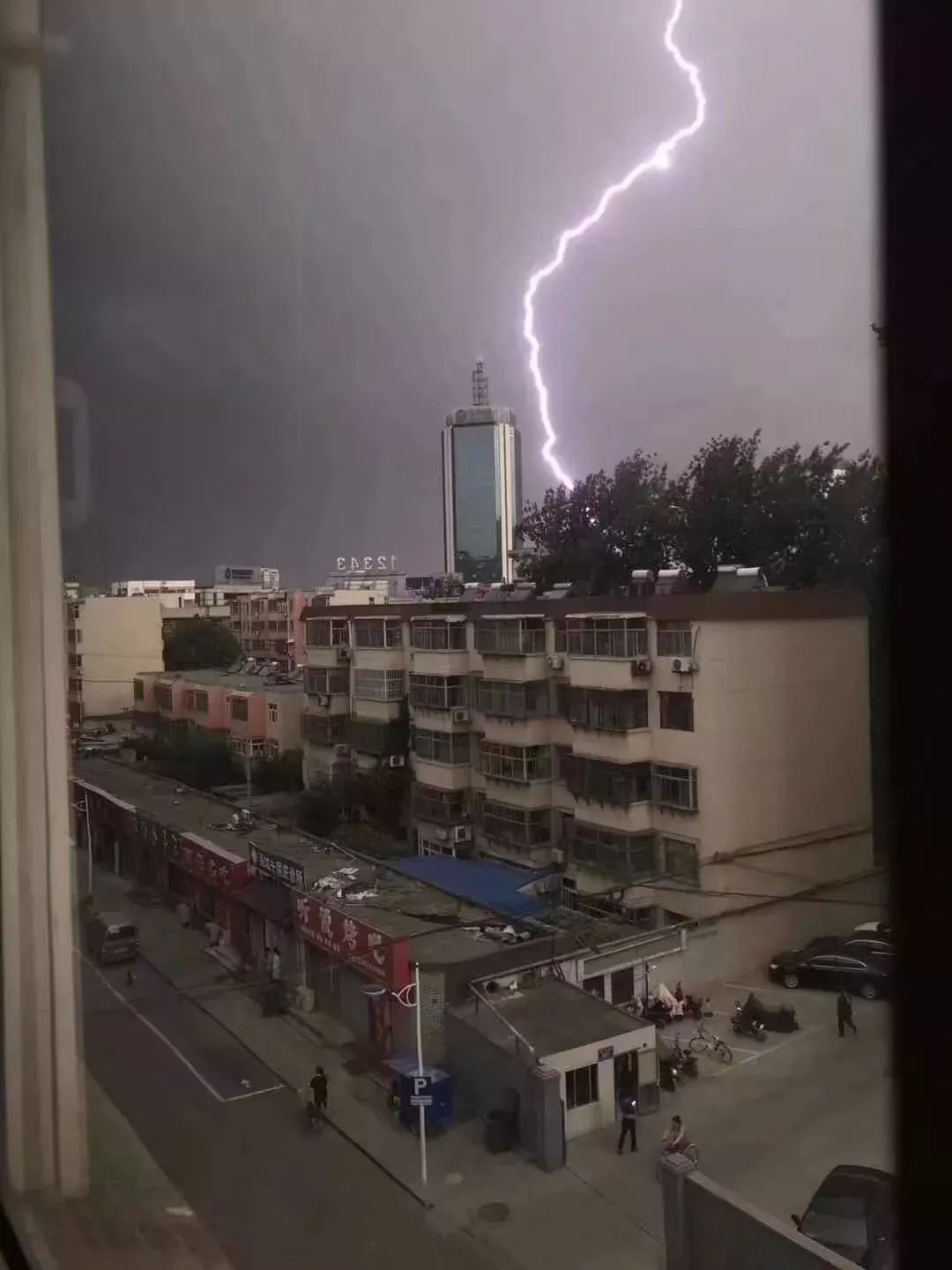 电脑主机被雷电了