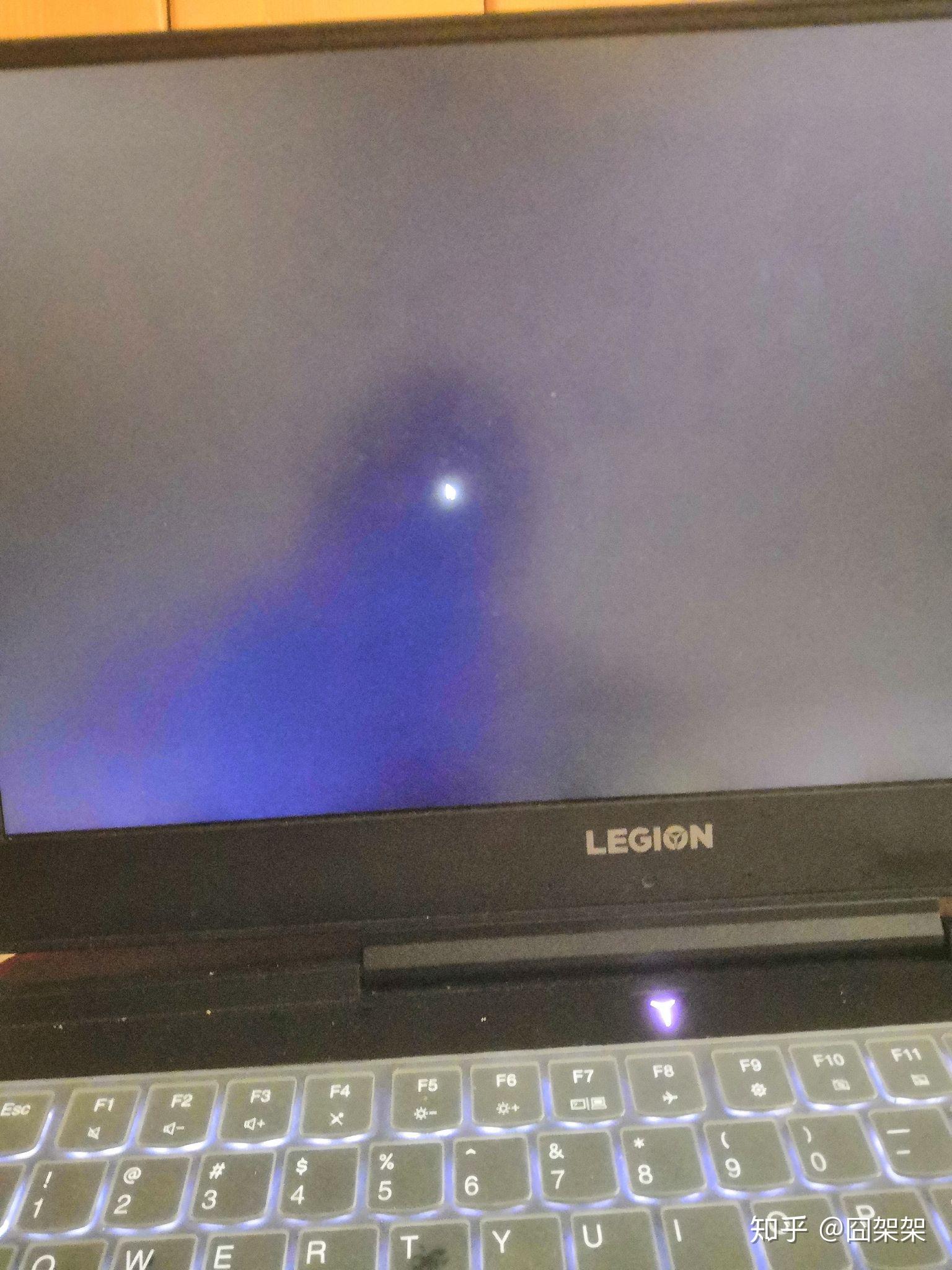 电脑一开机主机就跟断电似的